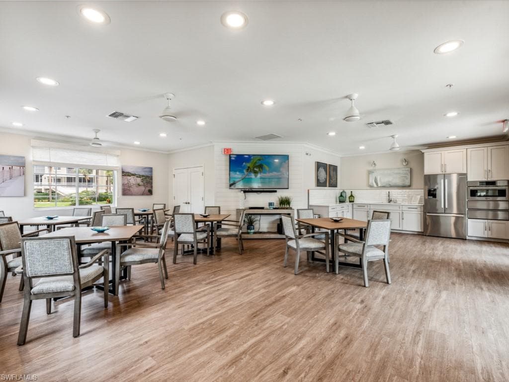 7702 Pebble Creek Cir 201, Naples, FL 34108-27