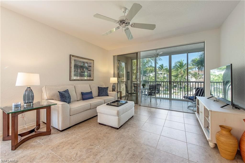 7702 Pebble Creek Cir 201, Naples, FL 34108-4