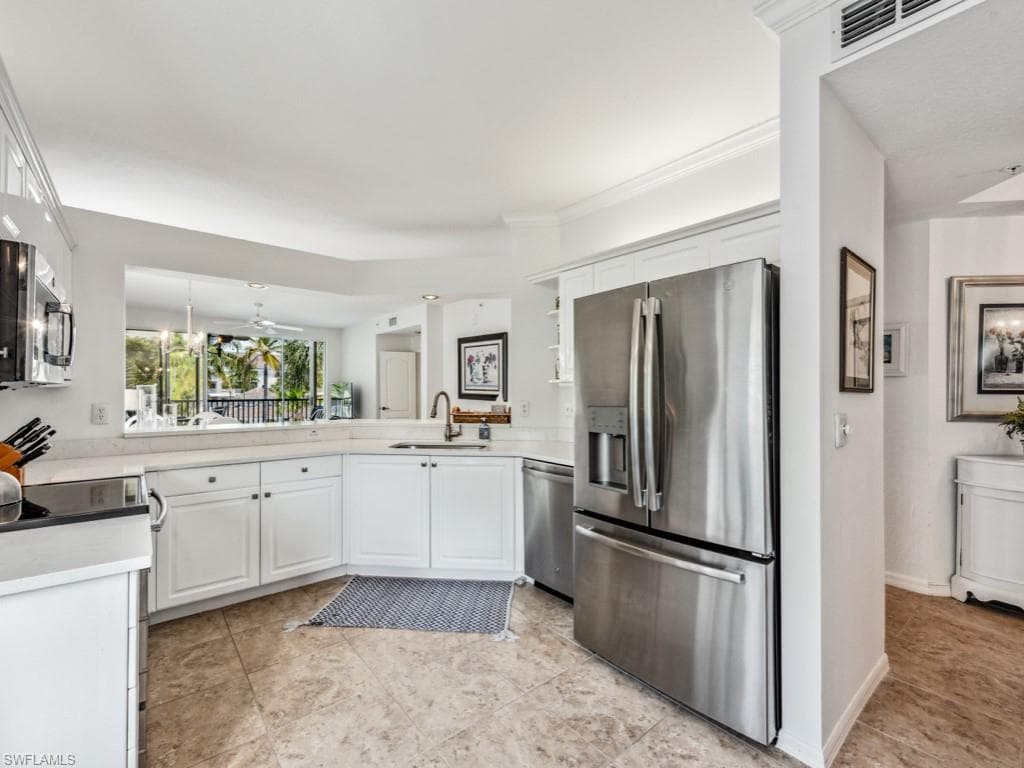 7702 Pebble Creek Cir 201, Naples, FL 34108-6