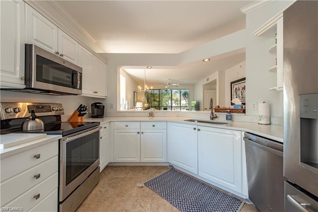 7702 Pebble Creek Cir 201, Naples, FL 34108-7