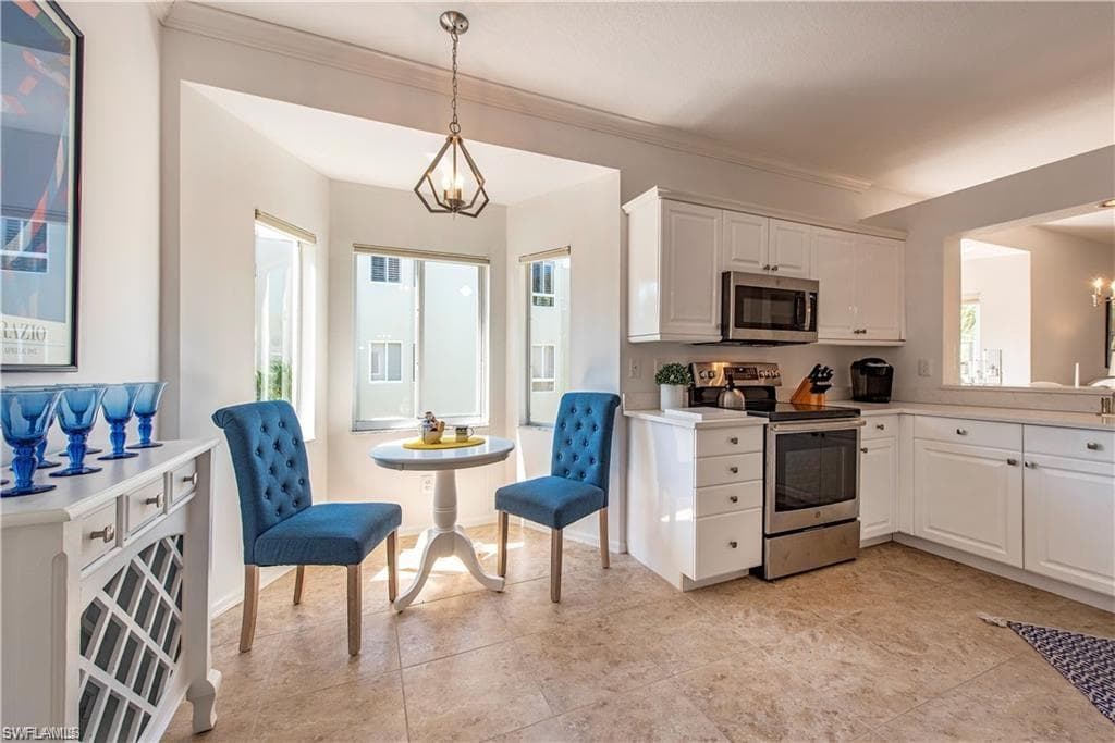 7702 Pebble Creek Cir 201, Naples, FL 34108-8