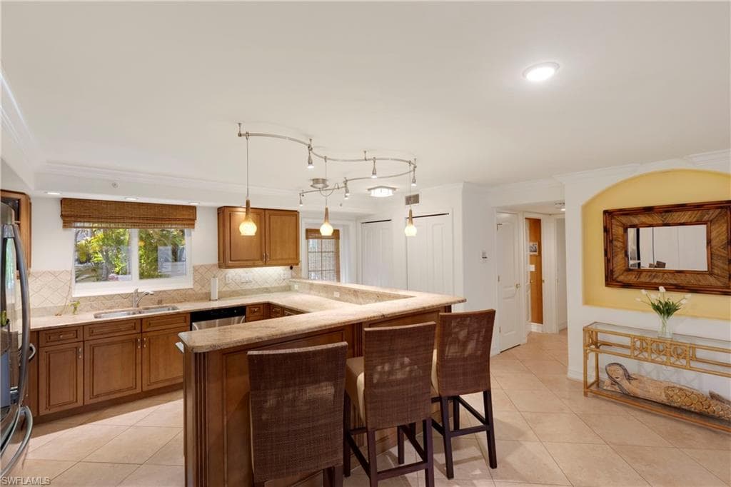 445 3rd Ave S 102, Naples, FL 34102-16