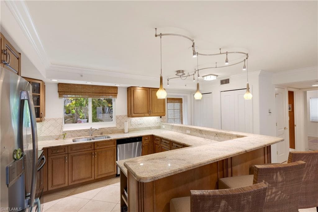 445 3rd Ave S 102, Naples, FL 34102-17
