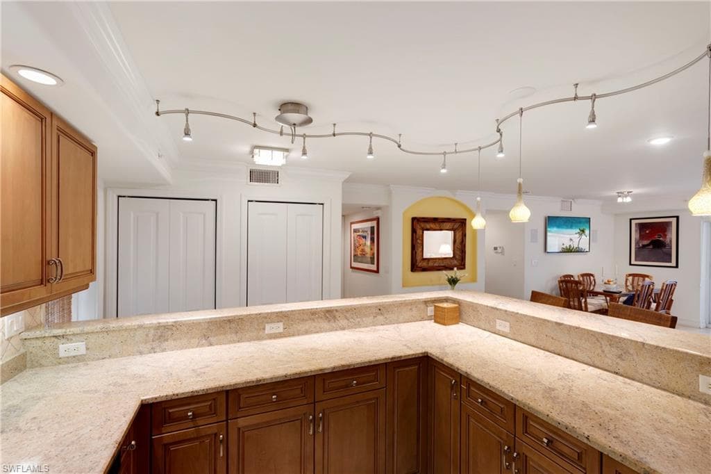 445 3rd Ave S 102, Naples, FL 34102-19