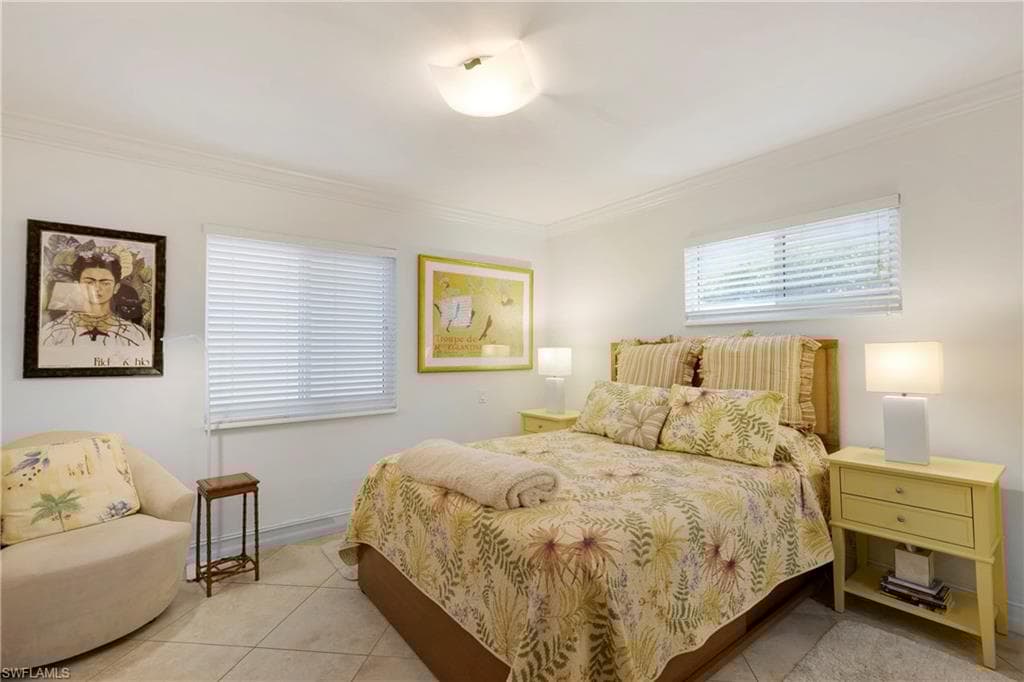 445 3rd Ave S 102, Naples, FL 34102-22