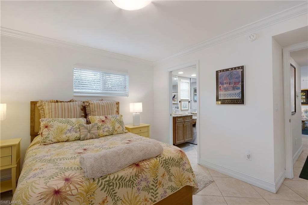 445 3rd Ave S 102, Naples, FL 34102-23
