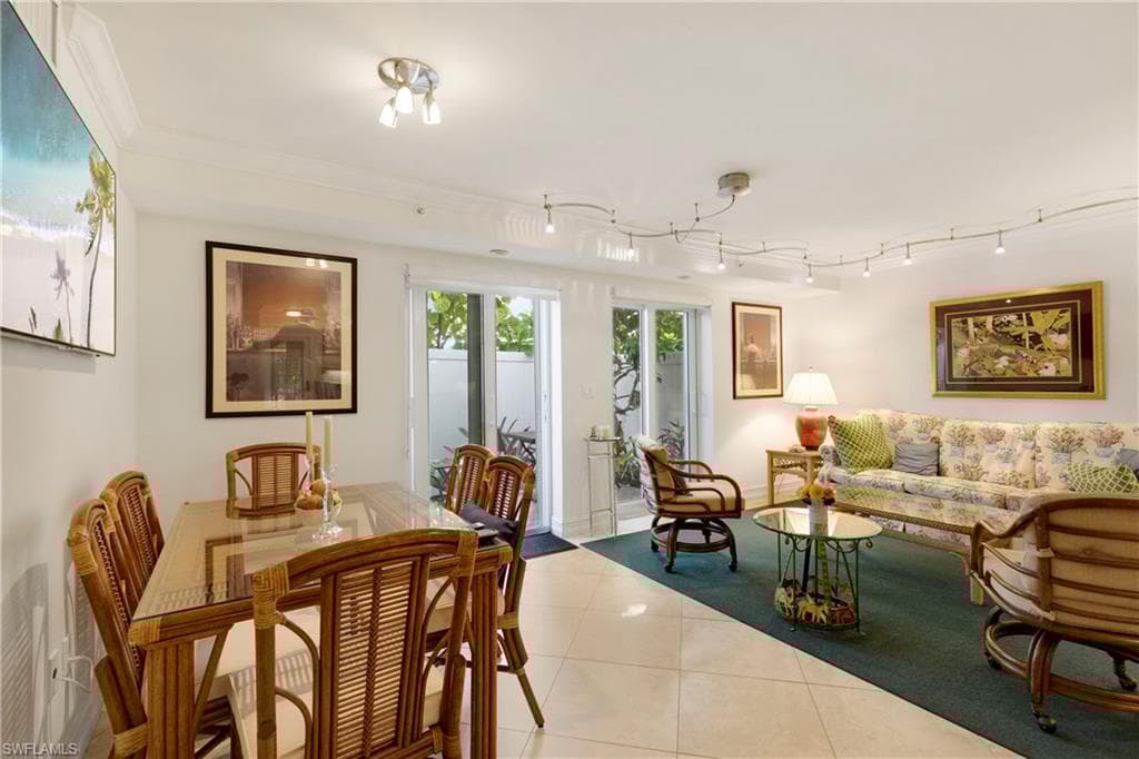 445 3rd Ave S 102, Naples, FL 34102-26