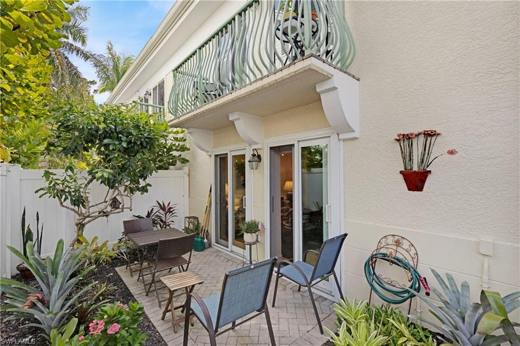 445 3rd Ave S 102, Naples, FL 34102-29