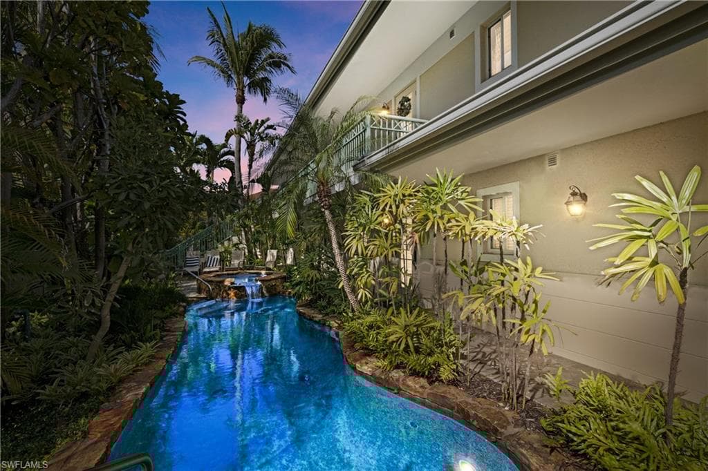 445 3rd Ave S 102, Naples, FL 34102-3