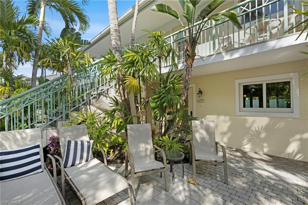 445 3rd Ave S 102, Naples, FL 34102-7
