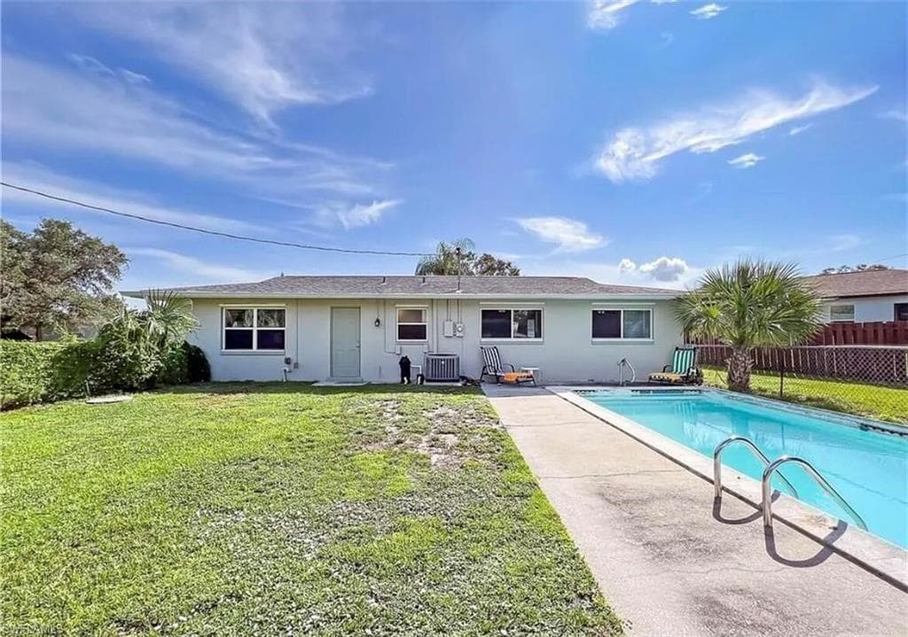 2117 Gardenia Cir, North Fort Myers, FL 33917-15