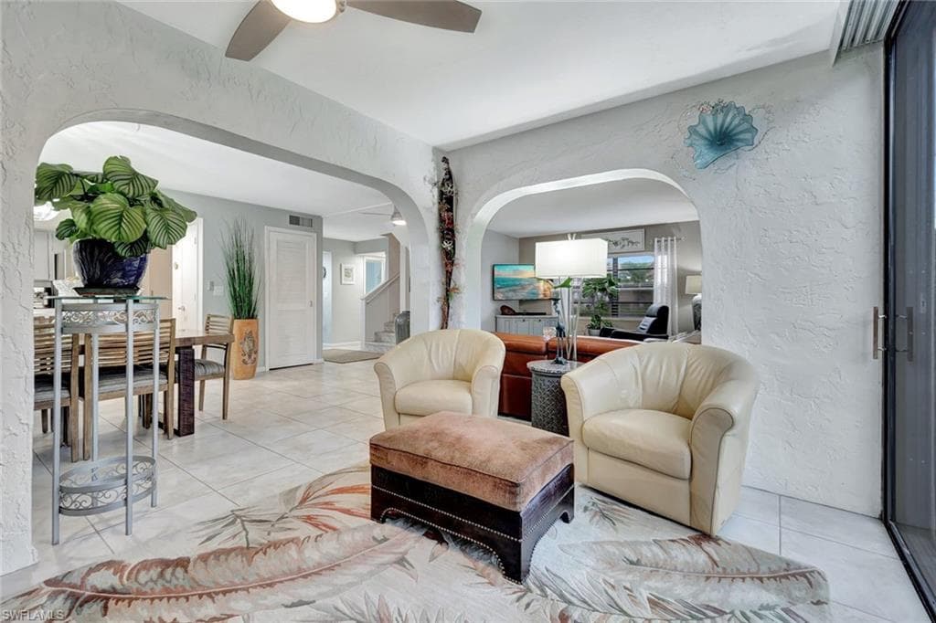 940 Palm View Dr 117, Naples, FL 34110-9