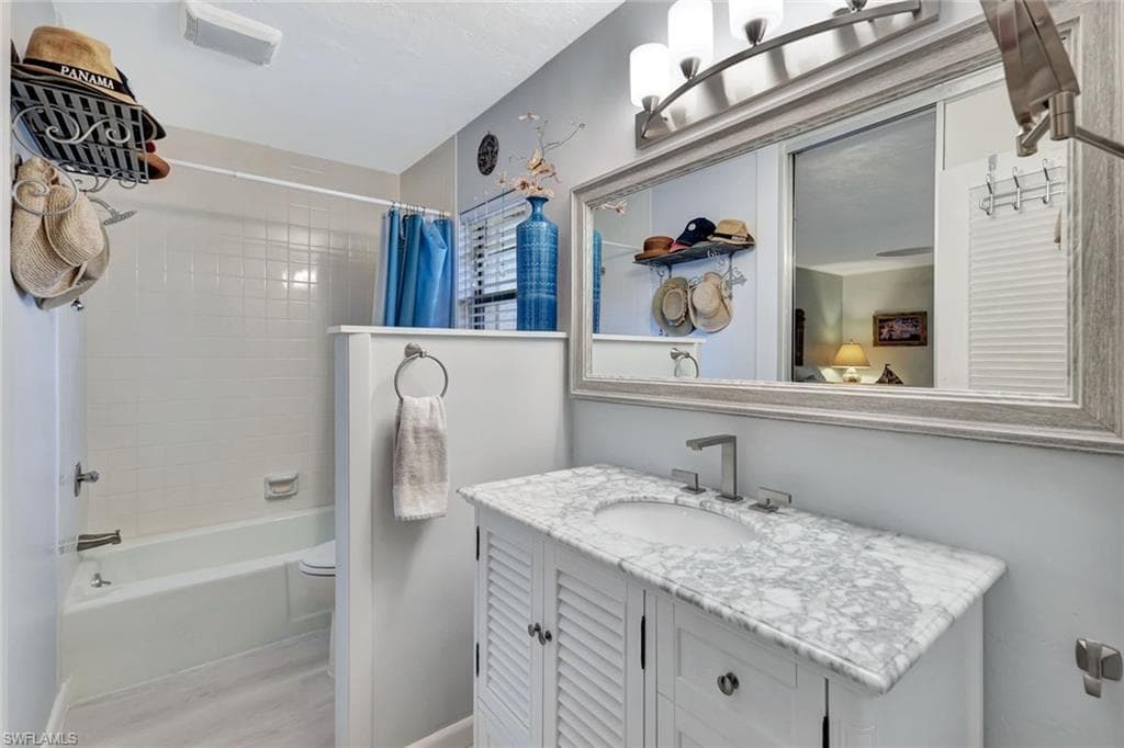 940 Palm View Dr 117, Naples, FL 34110-22