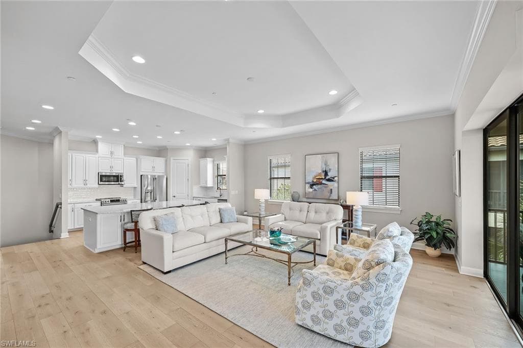 9657 Montelanico Loop 201, Naples, FL 34119-9