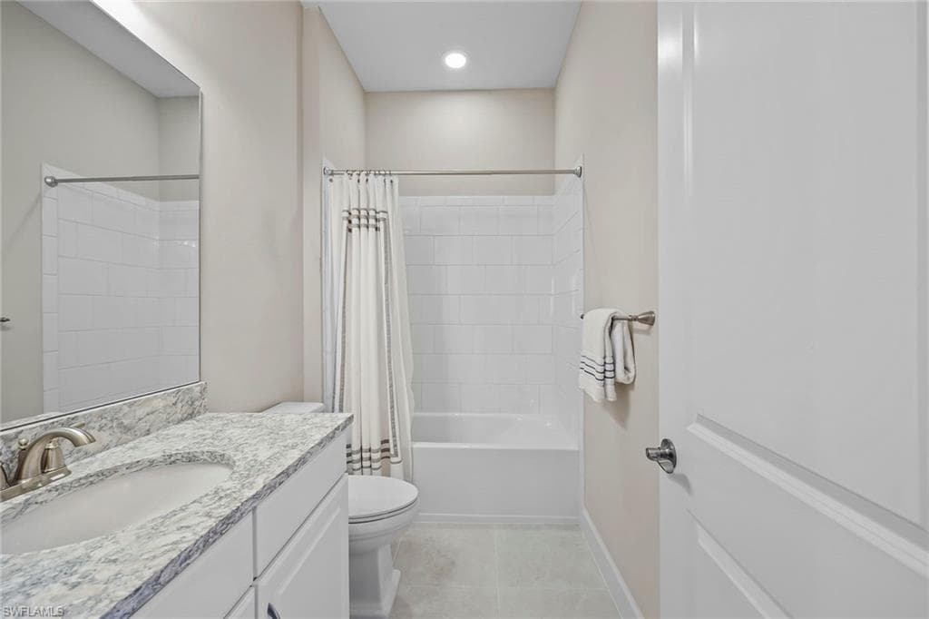 9657 Montelanico Loop 201, Naples, FL 34119-24