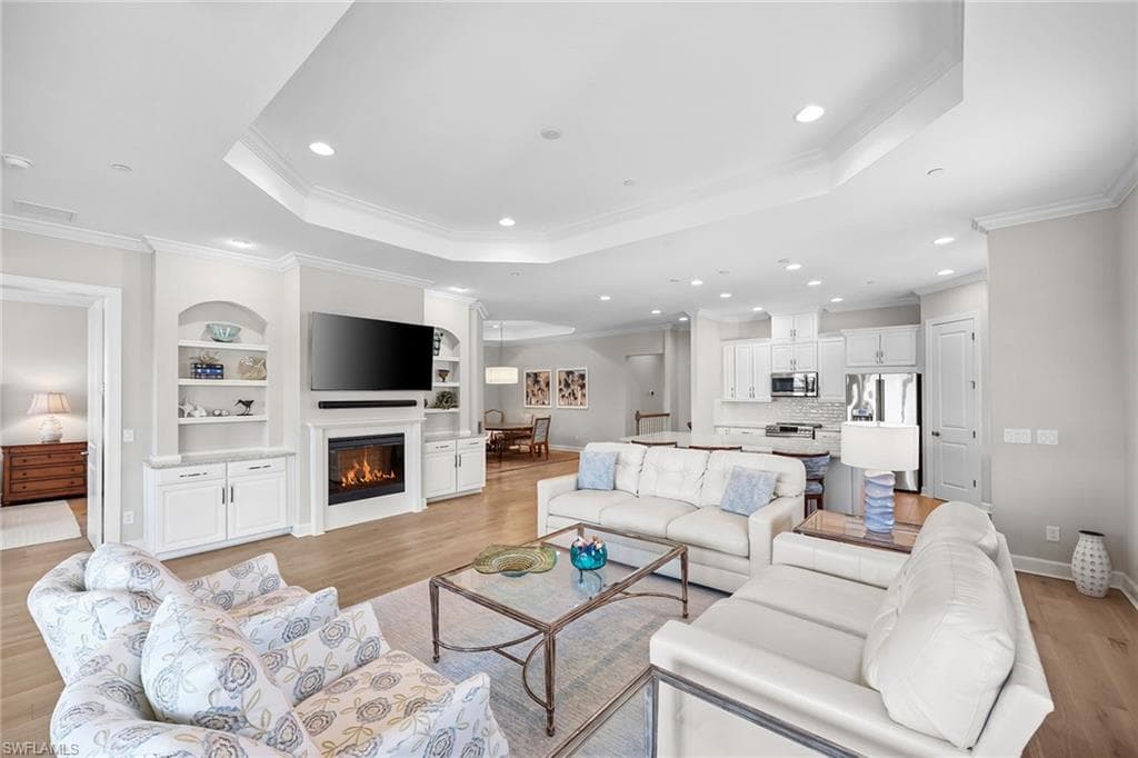 9657 Montelanico Loop 201, Naples, FL 34119-8