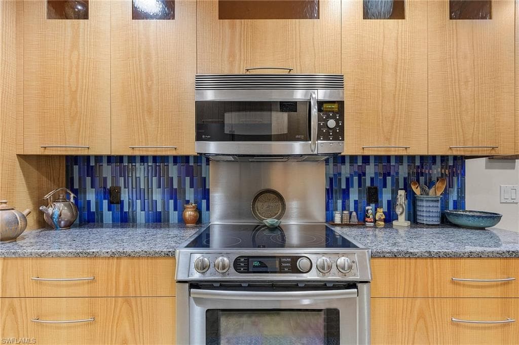 5677 Cove Cir, Naples, FL 34119-10