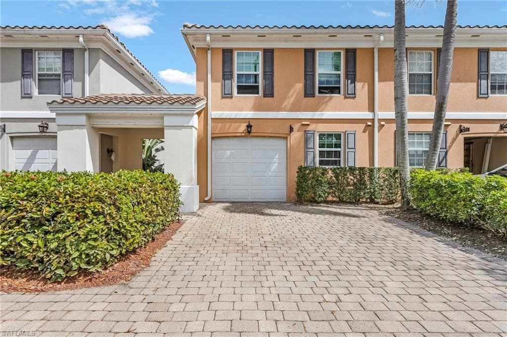 5677 Cove Cir, Naples, FL 34119-5