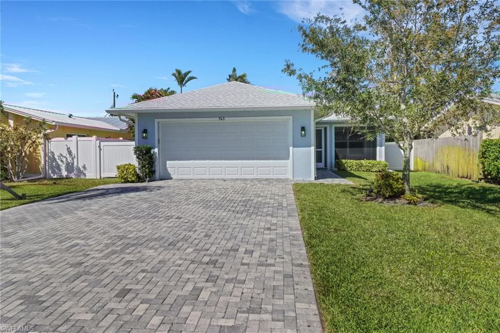 743 108th Ave N, Naples, FL 34108-2