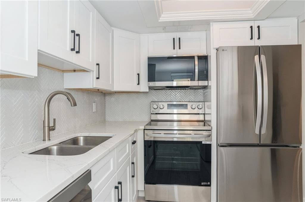 1155 Sandpiper St B3, Naples, FL 34102-9