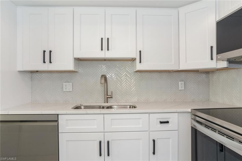 1155 Sandpiper St B3, Naples, FL 34102-10