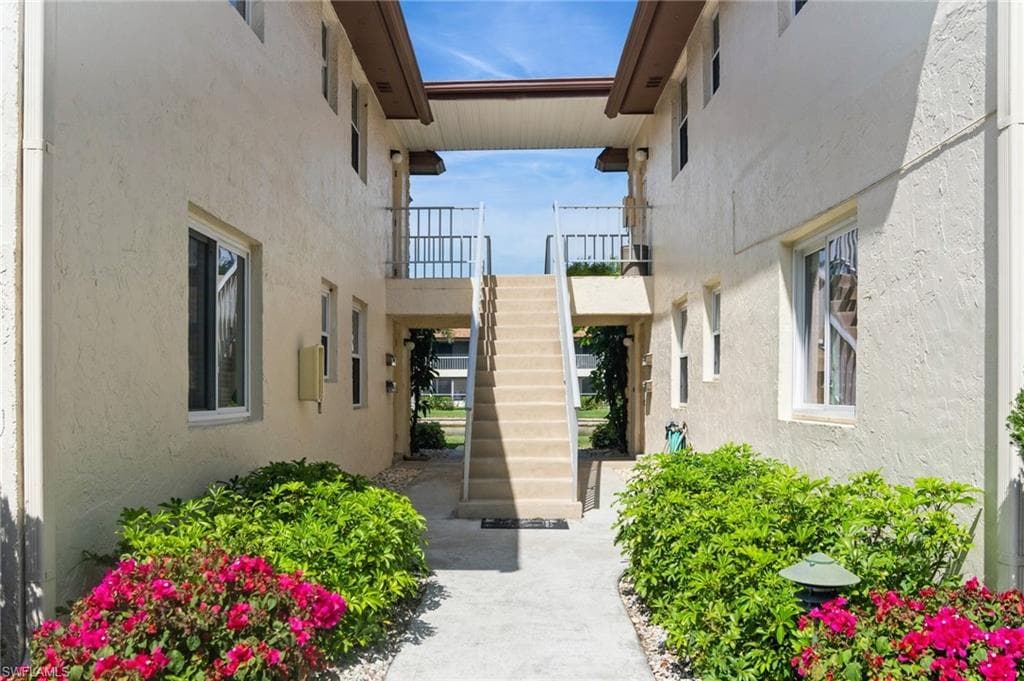 1155 Sandpiper St B3, Naples, FL 34102-3
