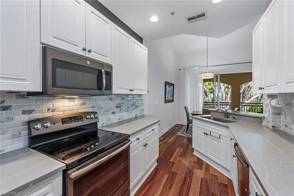 3945 Deer Crossing Ct 203, Naples, FL 34114-9
