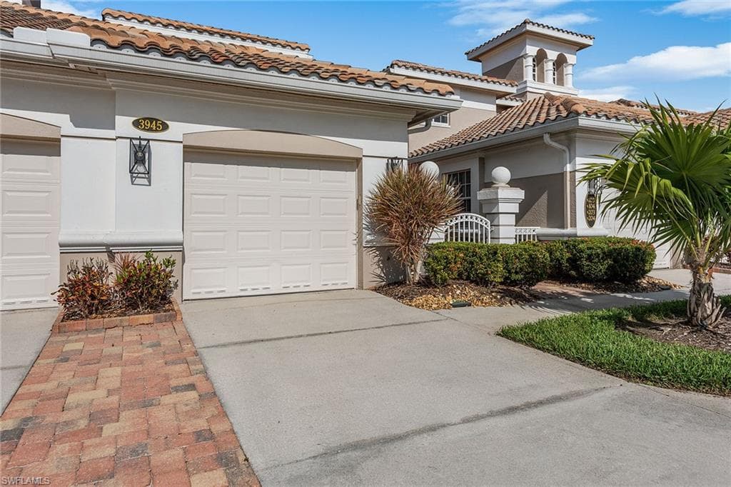 3945 Deer Crossing Ct 203, Naples, FL 34114-29