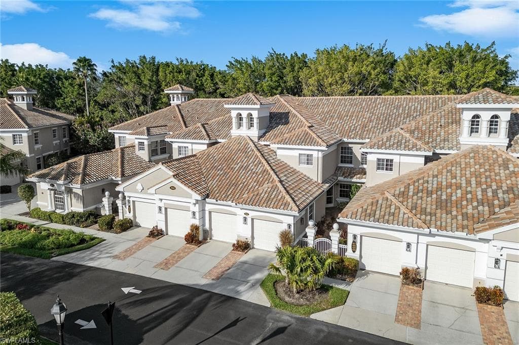 3945 Deer Crossing Ct 203, Naples, FL 34114-3