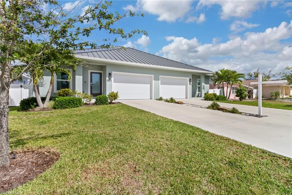 605 107th Ave N, Naples, FL 34108-21