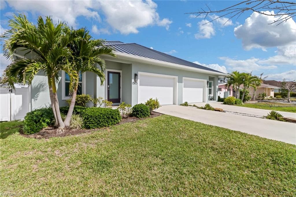 605 107th Ave N, Naples, FL 34108-22