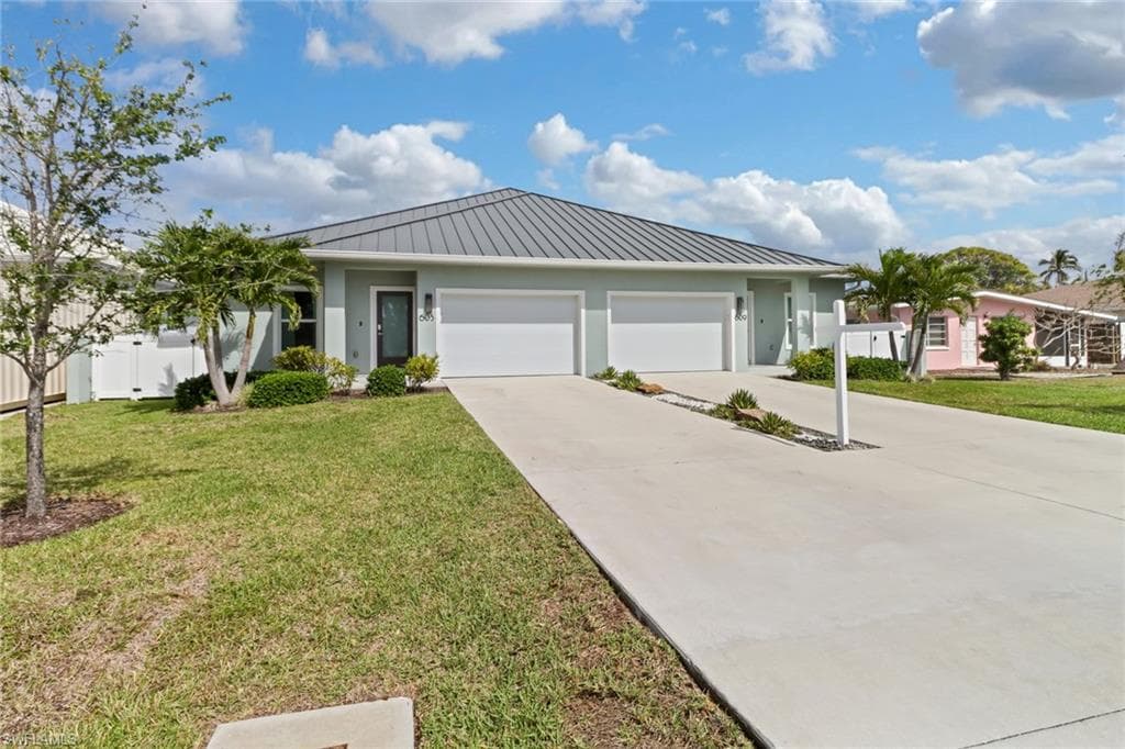 605 107th Ave N, Naples, FL 34108-3