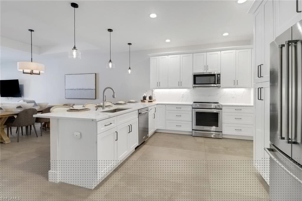 605 107th Ave N, Naples, FL 34108-5