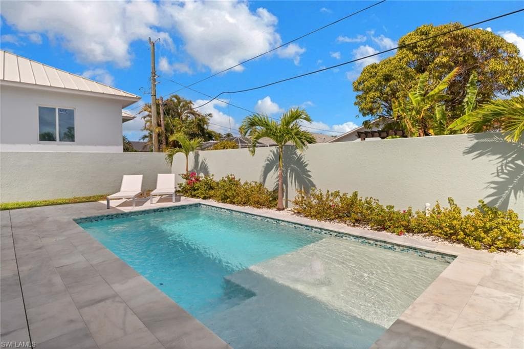605 107th Ave N, Naples, FL 34108-8