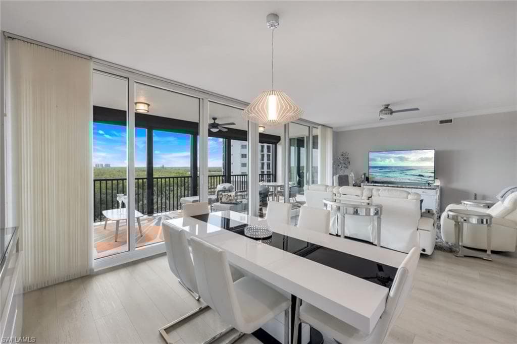 455 Cove Tower Dr 703, Naples, FL 34110-14