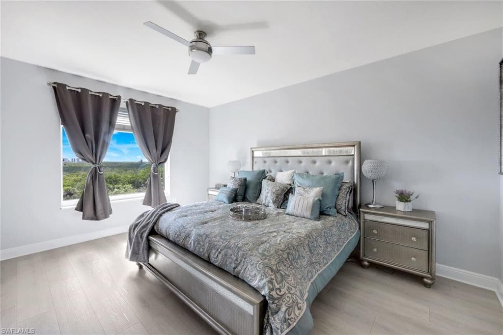 455 Cove Tower Dr 703, Naples, FL 34110-16