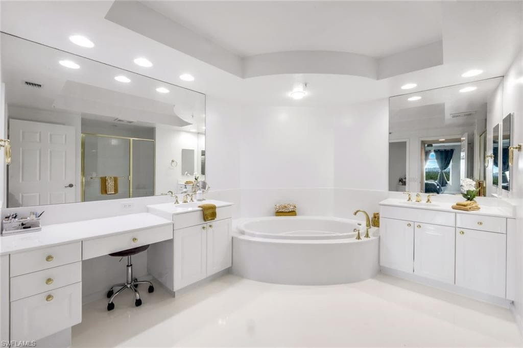 455 Cove Tower Dr 703, Naples, FL 34110-18