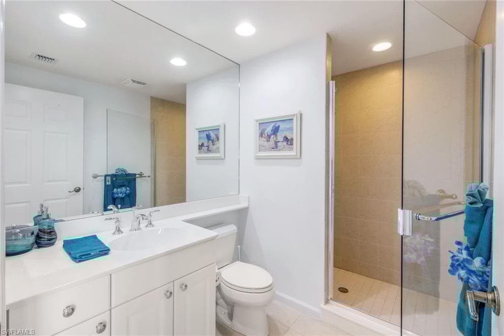 455 Cove Tower Dr 703, Naples, FL 34110-21