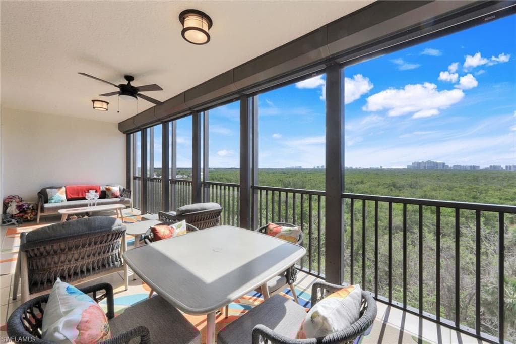 455 Cove Tower Dr 703, Naples, FL 34110-28