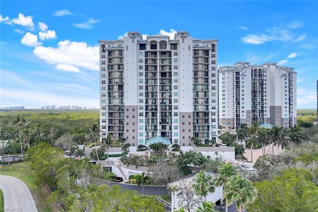 455 Cove Tower Dr 703, Naples, FL 34110-2