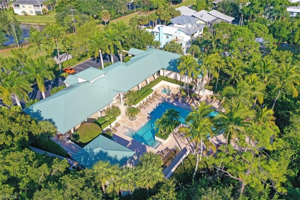 455 Cove Tower Dr 703, Naples, FL 34110-34