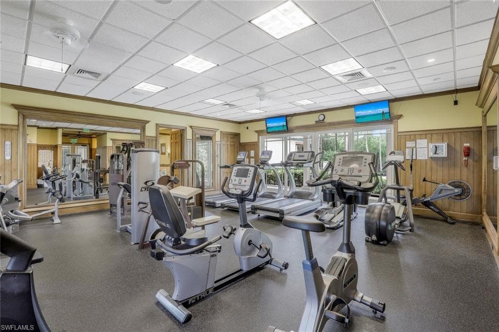 455 Cove Tower Dr 703, Naples, FL 34110-38