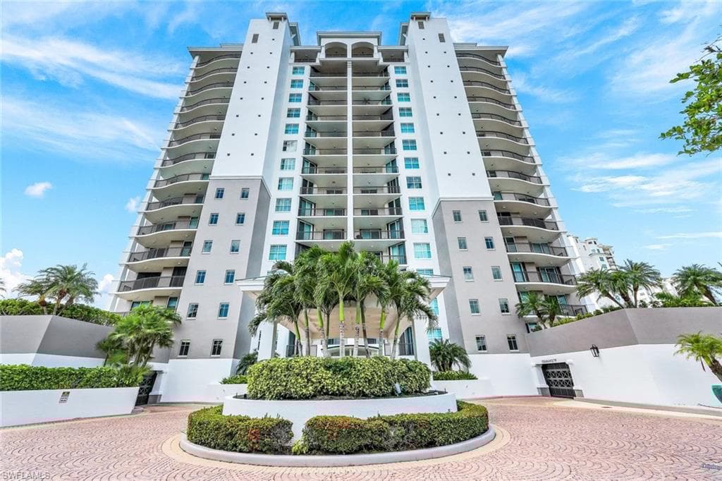 455 Cove Tower Dr 703, Naples, FL 34110-44