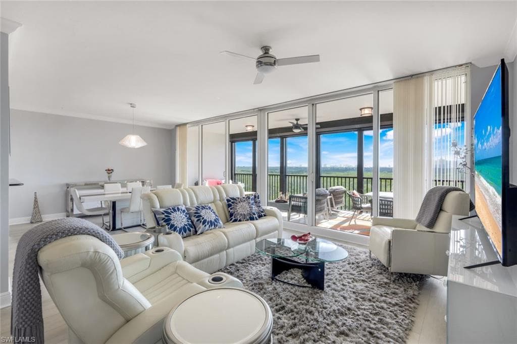 455 Cove Tower Dr 703, Naples, FL 34110-5