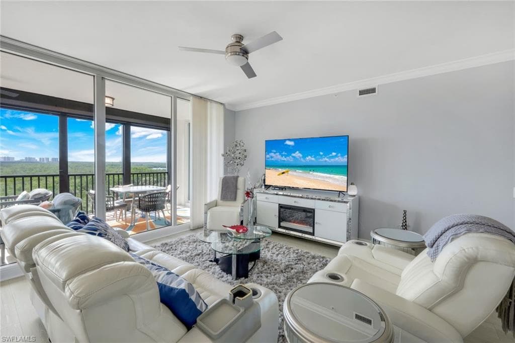 455 Cove Tower Dr 703, Naples, FL 34110-6