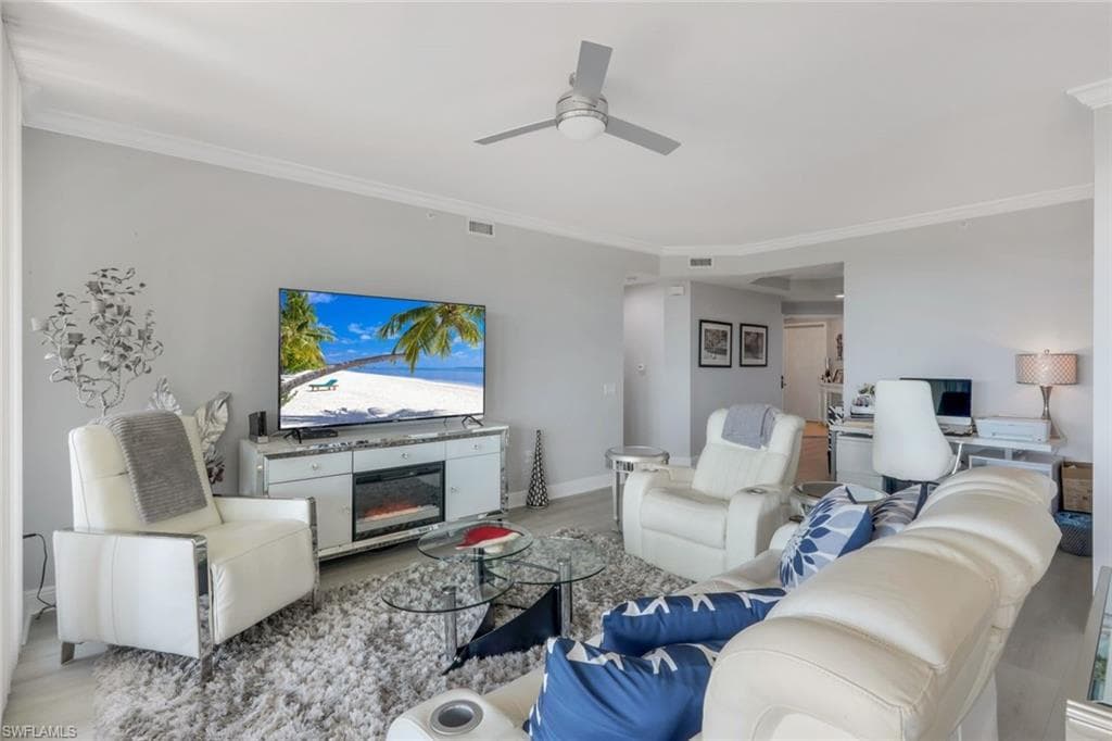 455 Cove Tower Dr 703, Naples, FL 34110-8