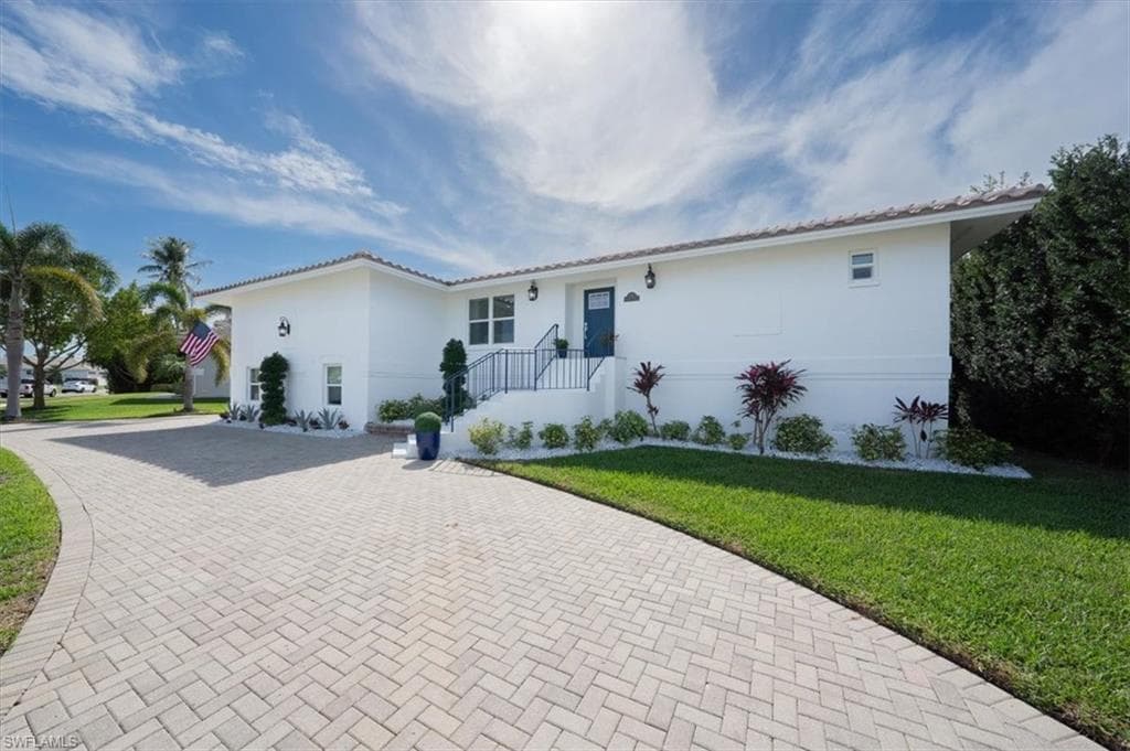 326 Sand Hill St, Marco Island, FL 34145-3