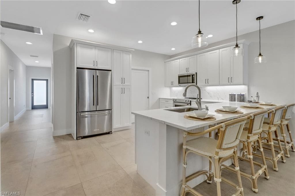609 107th Ave N, Naples, FL 34108-9