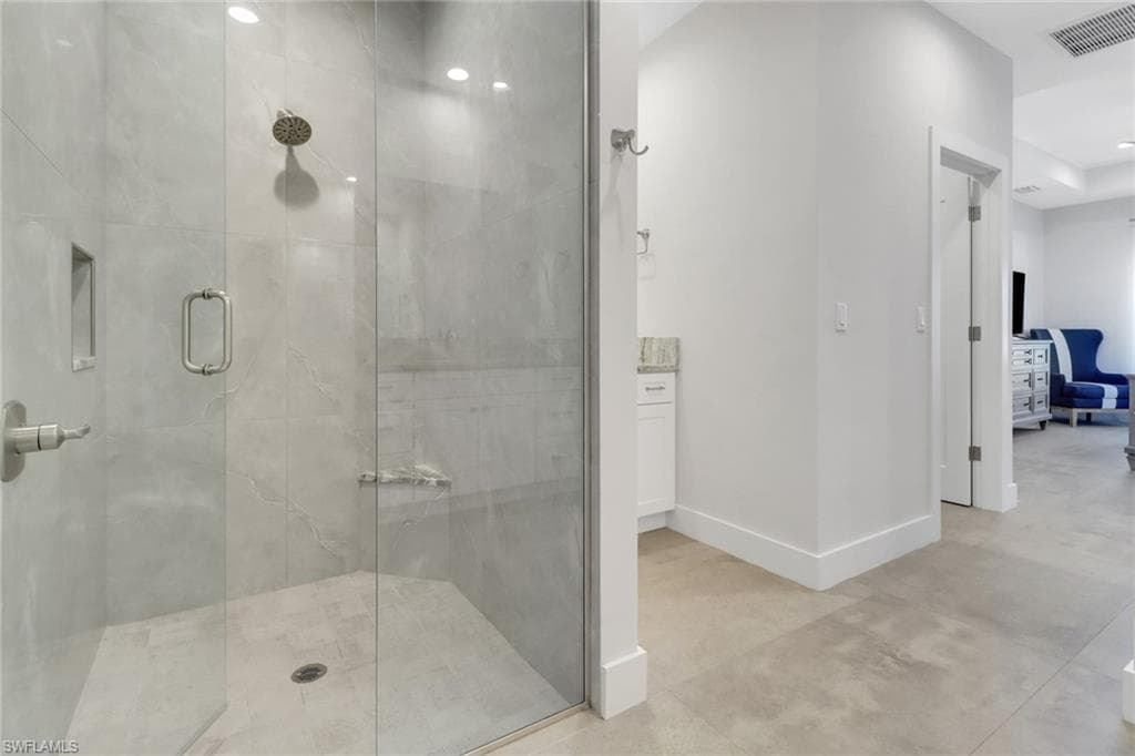 609 107th Ave N, Naples, FL 34108-16