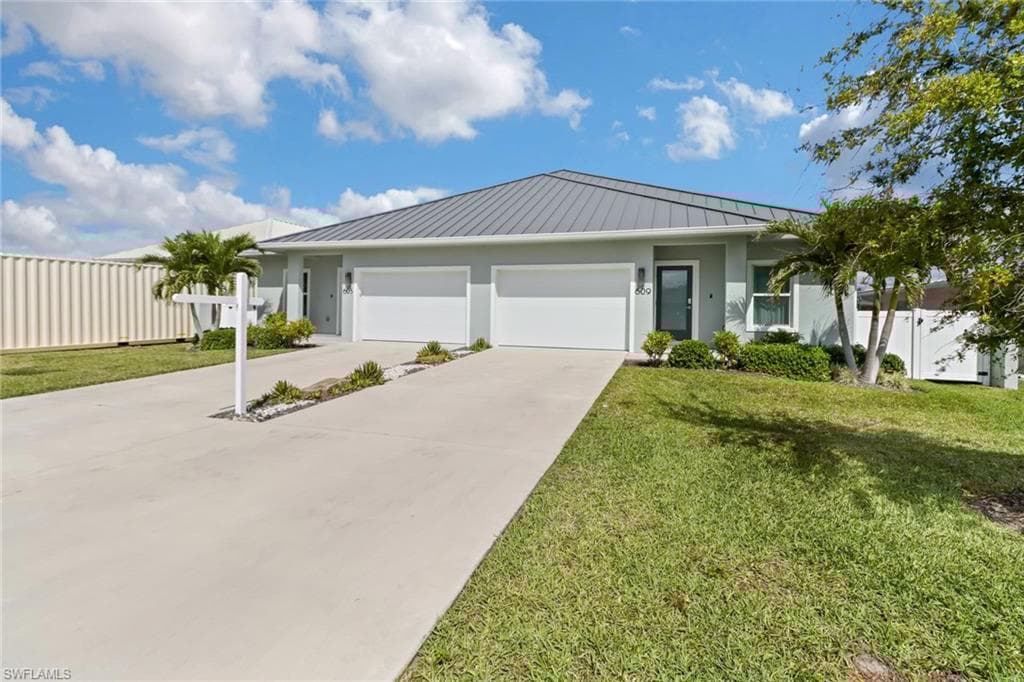 609 107th Ave N, Naples, FL 34108-27